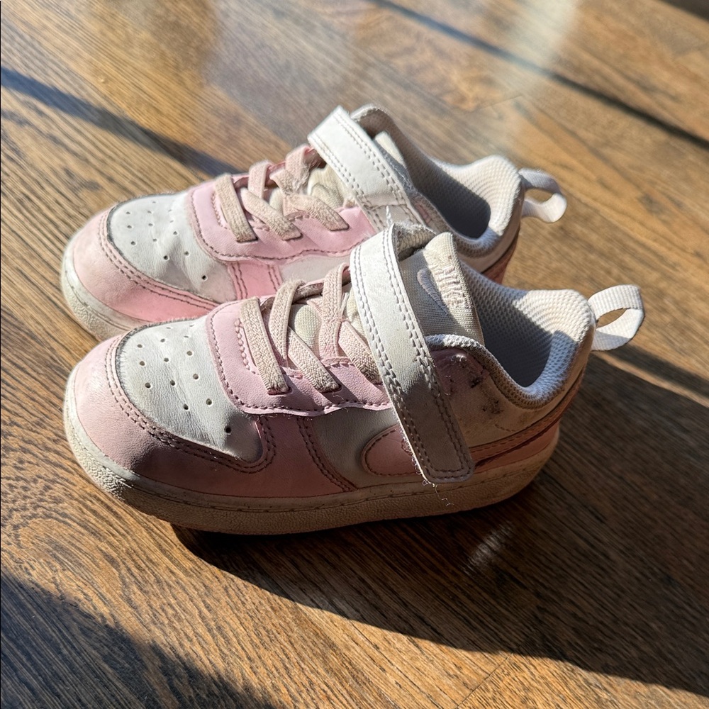 Nike Kids Sneakers in Pink and White